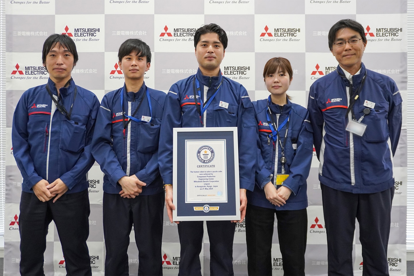 Mitsubishi Electric Recognized by GUINNESS WORLD RECORDS for the fastest  robot to solve a puzzle cube | 2024 | Международные новости | MITSUBISHI  ELECTRIC РОССИЯ